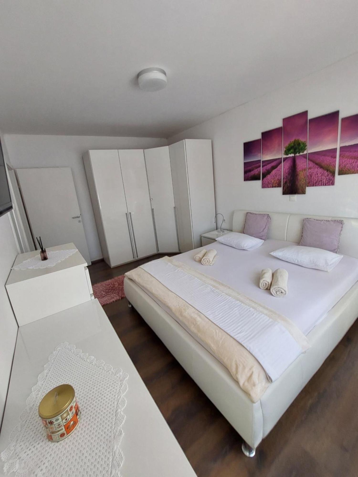 Apartman Nora イェルサ エクステリア 写真