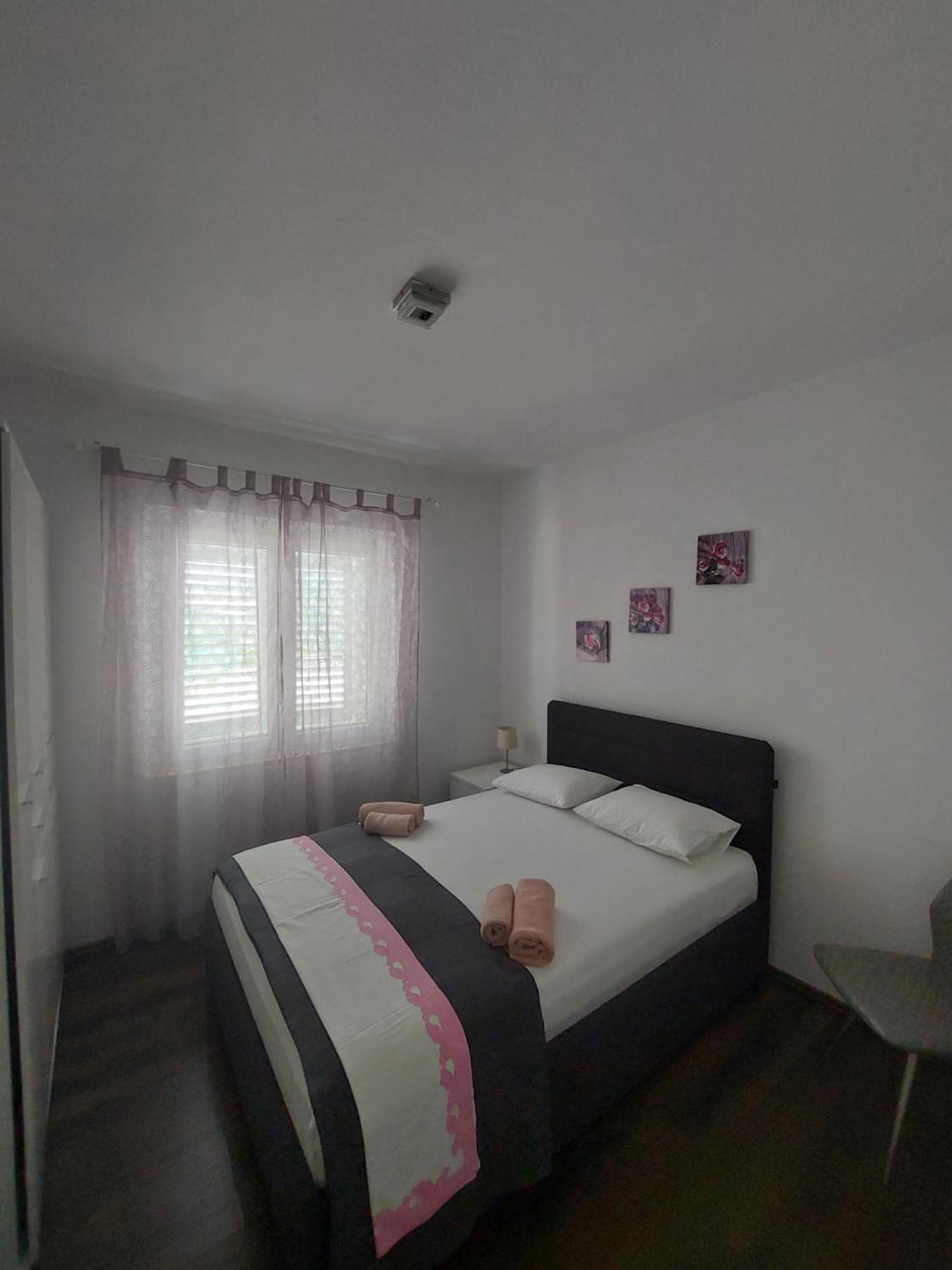 Apartman Nora イェルサ エクステリア 写真